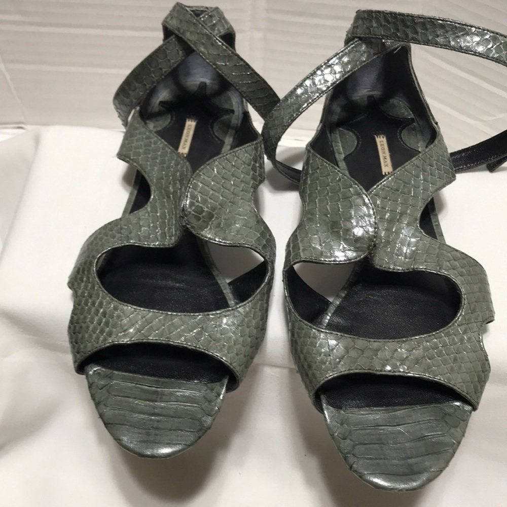 Leon Max genuine snakeskin upper, leather lining & sole sandals. EUC